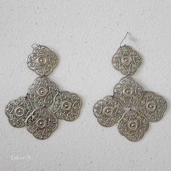 Jewelry - Silvertone Filigree Dangle Earrings